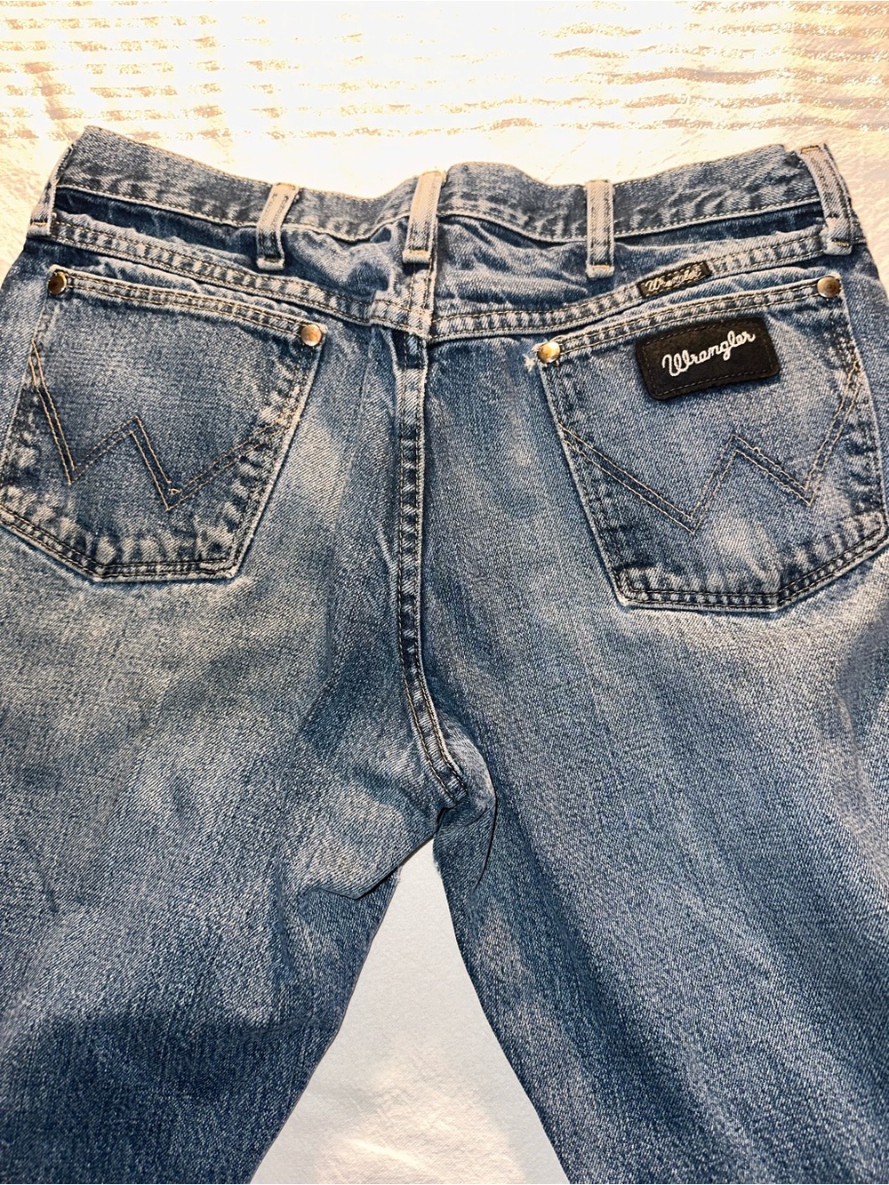 ⭐️ Wrangler Men’s 32x32 Distressed Blue Bootcut Black Label Denim Jeans